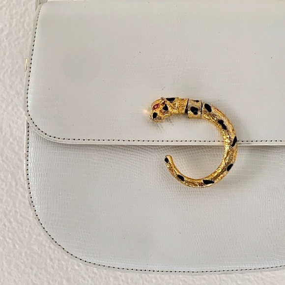 Vintage White Purse With Gold Leopard Clasp - Picture 3 of 7